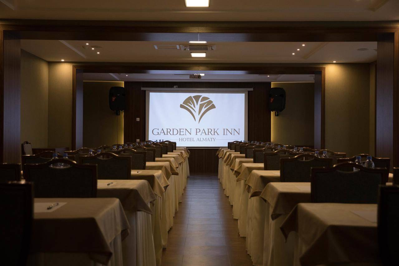 Garden park inn. Garden Park Inn Hotel Алматы. Гарден парк Алматы гостиница. Garden Park Inn ул. Байтурсынова, 137, Алматы. Park Hotel Almaty сайт видеообзор.